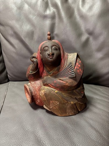 Vecchia statuina intagliata - , in