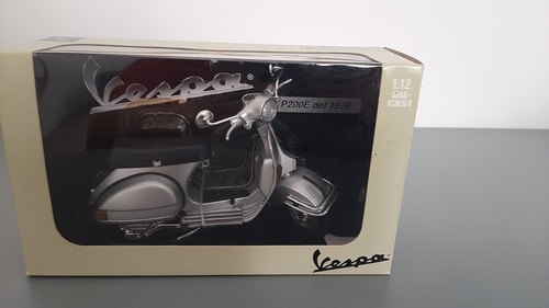 Modellino die cast vespa p200e - die,