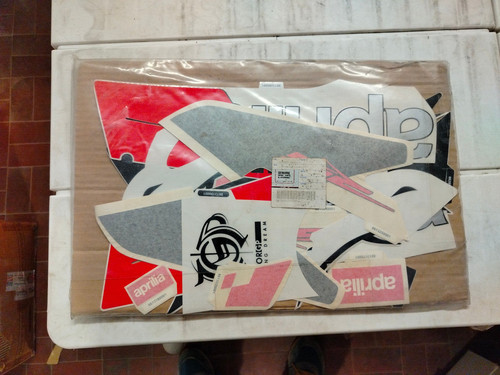 R1835 aprilia adesivi - to-r1835,