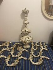 Lampadario Capodimonte a 12 bracci in porcellana con decori floreali