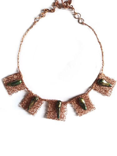 Collana realizzata con filo - con, di