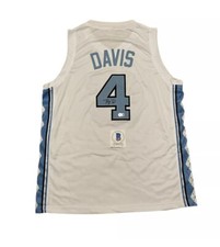 Maglia firmata RJ Davis North
