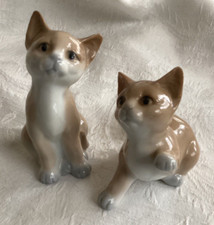 Two ceramic cats ornament