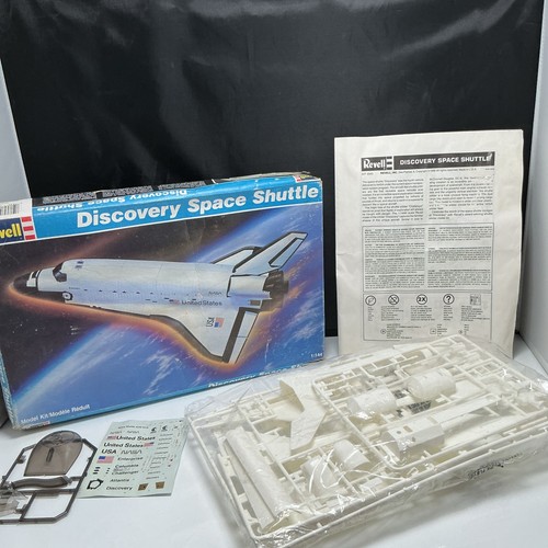Discovery space shuttle revell - shuttle,