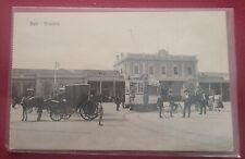 Cartolina  Bari stazione ferrovia treno tram Cavalli Carrozze Biciclette 1903 