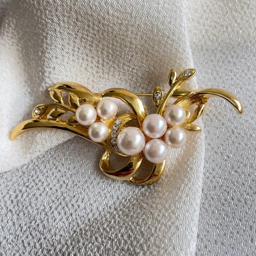 Spilla perla tono oro vintage