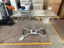 TAVOLO OPERATORIO VETERINARIA – SEMI NUOVO