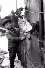 Pescatore Bambino in posa con