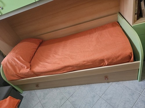 Letto singolo con - letto,