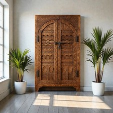 Armadio in legno fatto a mano