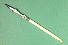 Linee osso, ottone e acciaio