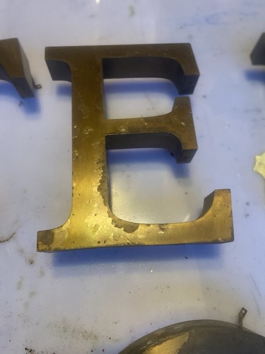 Lettera insegna in ottone - lettera,