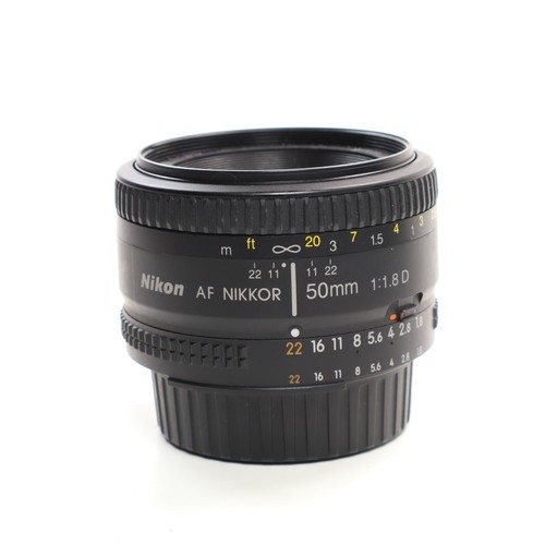 Nikon 8 d - f/1.8, af