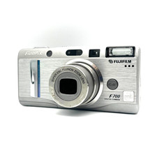 Fujifilm FinePix F700 fotocamera digitale compatta dal Giappone