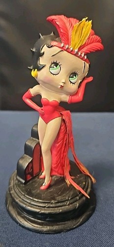 Statuetta statuetta statuetta