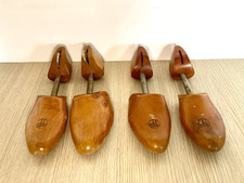 Due coppie di tendiscarpe estensibili a molla vintage in legno N°39 marchiati FF