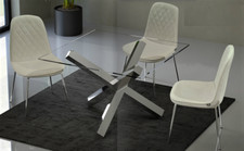 TAVOLO QUADRATO/ROTONDO CON PIANO VETRO BASE IN METALLO LACCATO/CROMO (AG)