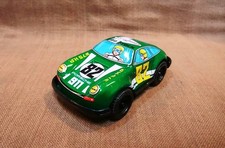 Auto giocattolo di latta