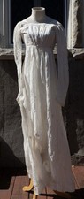 Antico abito in mussola bianca
