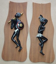 MODERNARIATO - COPPIA  QUADRETTI CON SCULTURE SU LEGNO  ANNI 50