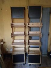 Set di due scaffali modulari in legno. Espositori per negozi.