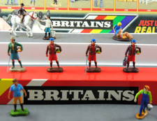 Lotto misto varie 1:32 BRITAINS FARM 2062 2063 MOGLIE CONTADINA E RAGAZZA DI TERRA FIGLIA