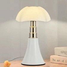 Lampada da tavolo ispirata a