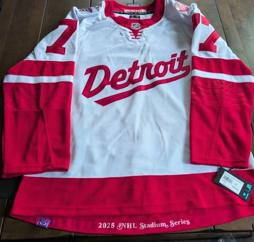 Nwt detroit red wings - nwt, '25