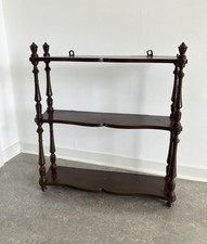 Scaffale antico ancestrale