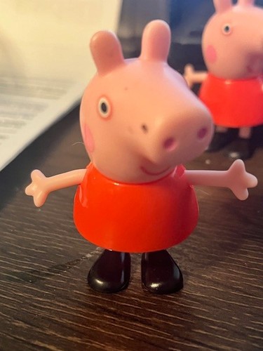 Lot peppa pig figures - lot(101)-,