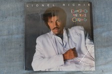 LIONEL RICHIE - DANCING ON THE