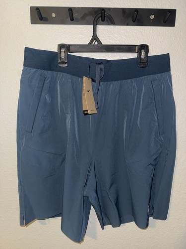 Due nuovissimi pantaloncini - , da