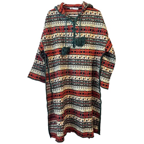 Poncho con cappuccio nuovo