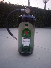 Espositore Unico per Bottiglie di Liquore: Creatività in Sicurezza