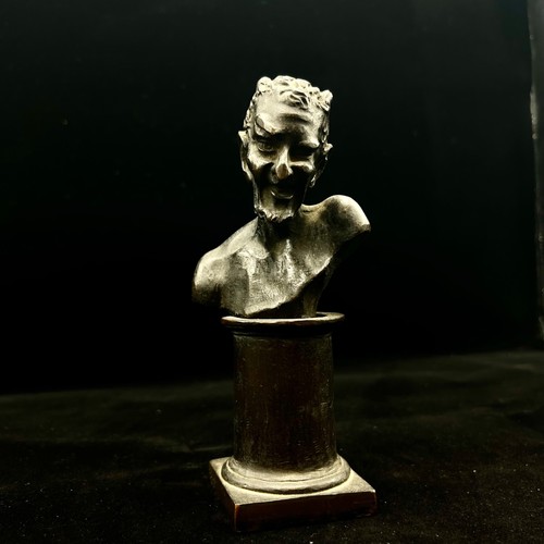 Busto bronzo patinato - in,