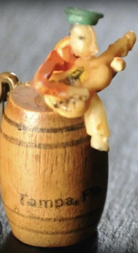 Spilla vintage celluloide