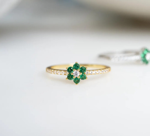 Anello con fiore smeraldo - anello,