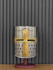 Elmetto da cavaliere crociato