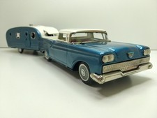 Ford Ranchero avec caravane SSS Japan assortie