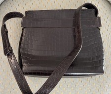 Autentica borsa a tracolla Salvatore Ferragamo marrone coccodrillo goffrato. Etichette