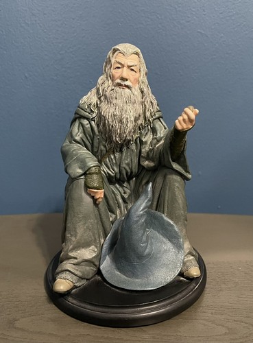 Statua gandalf seduto con pipa - statua,