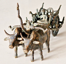 Antica statua bue e carro in