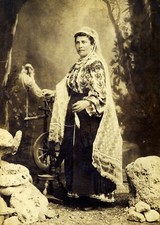 SINAIA, donna in costume
