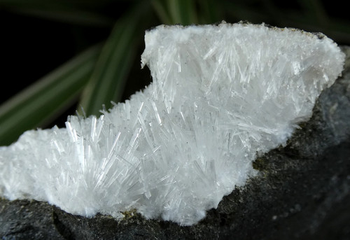 Natrolite fins cristaux - fins,