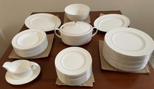 SERVIZIO PIATTI WEDGWOOD VERA WANG BLANC SUR BLANC.