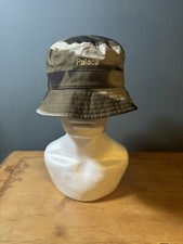 Cappello Barbour x Palace