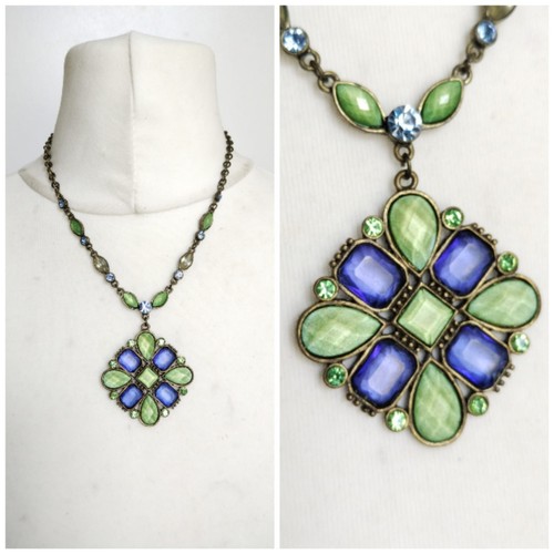 Collana con ciondolo fiore
