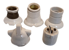 ANTICO PORTALAMPADA IN CERAMICA E OTTONE DA MURO O DA LAMPADARIO