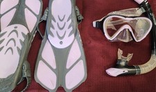 Seavenger Snorkeling Set with Mask, Fins, Snorkel & Bag - S/M