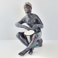 Donna Africana che Suona